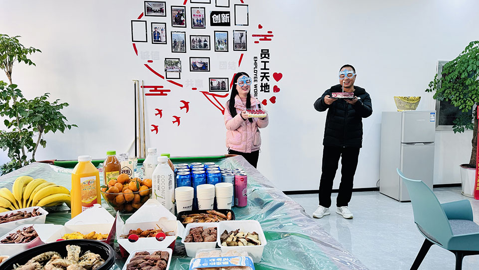 <strong>共慶生辰，攜手同行——boss與美女員工生日茶話會(huì)</strong>